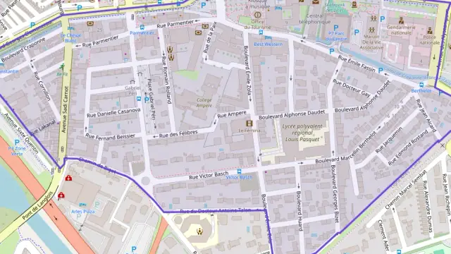 Maison 96 m² quatre pièces à vendre à Arles