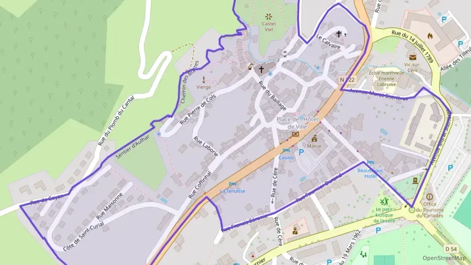 Maison 95 m² six pièces à vendre à Vic-sur-Cère Maison 95 m² six pièces à vendre à Vic-sur-Cère