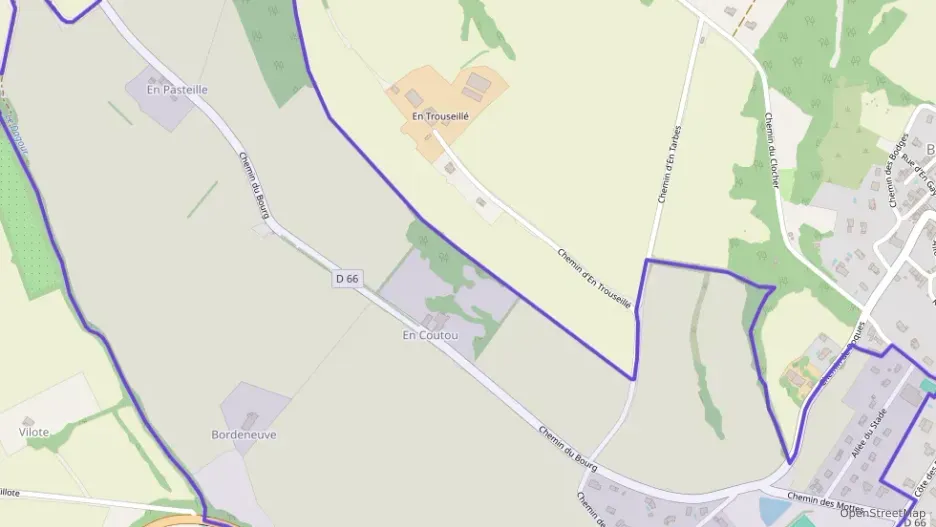 Maison 130 m² quatre pièces à vendre à Bourg-Saint-Bernard Maison 130 m² quatre pièces à vendre à Bourg-Saint-Bernard