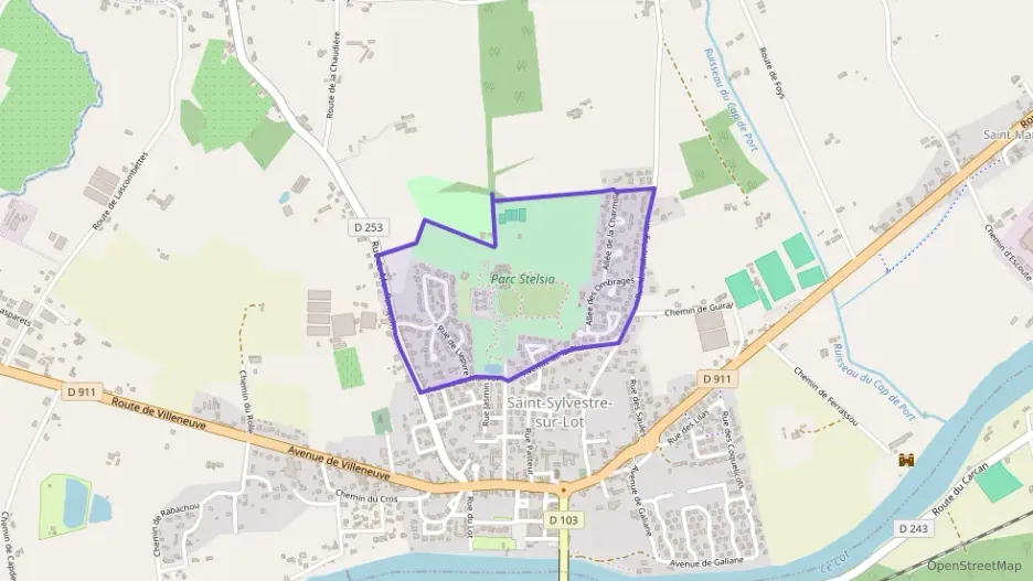 Maison 93 m² cinq pièces à vendre à Saint-Sylvestre-sur-Lot Maison 93 m² cinq pièces à vendre à Saint-Sylvestre-sur-Lot