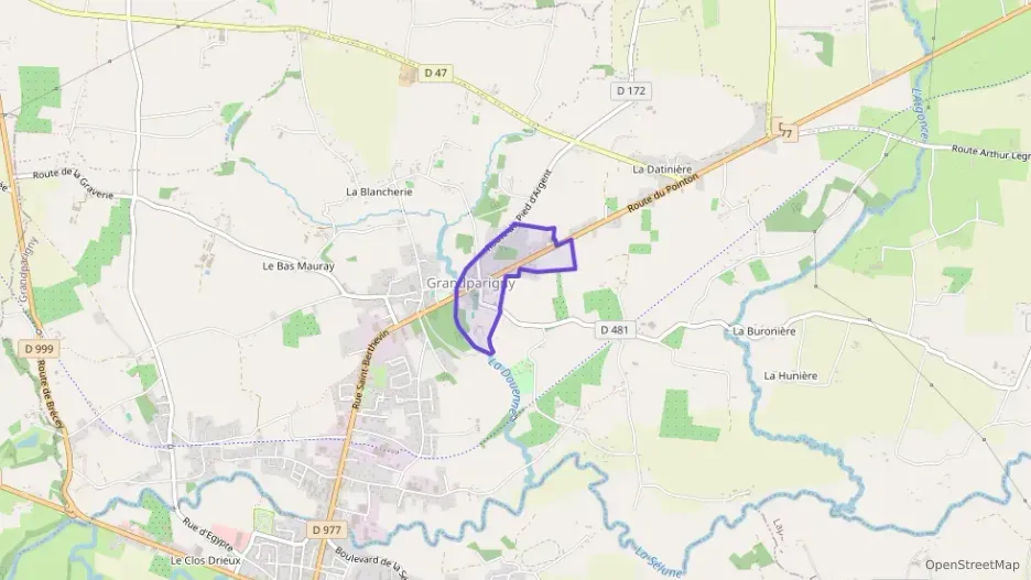 Maison 101 m² quatre pièces à vendre à Grandparigny Maison 101 m² quatre pièces à vendre à Grandparigny