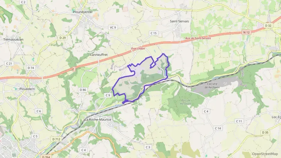 Maison 80 m² quatre pièces à vendre à Plounéventer Maison 80 m² quatre pièces à vendre à Plounéventer