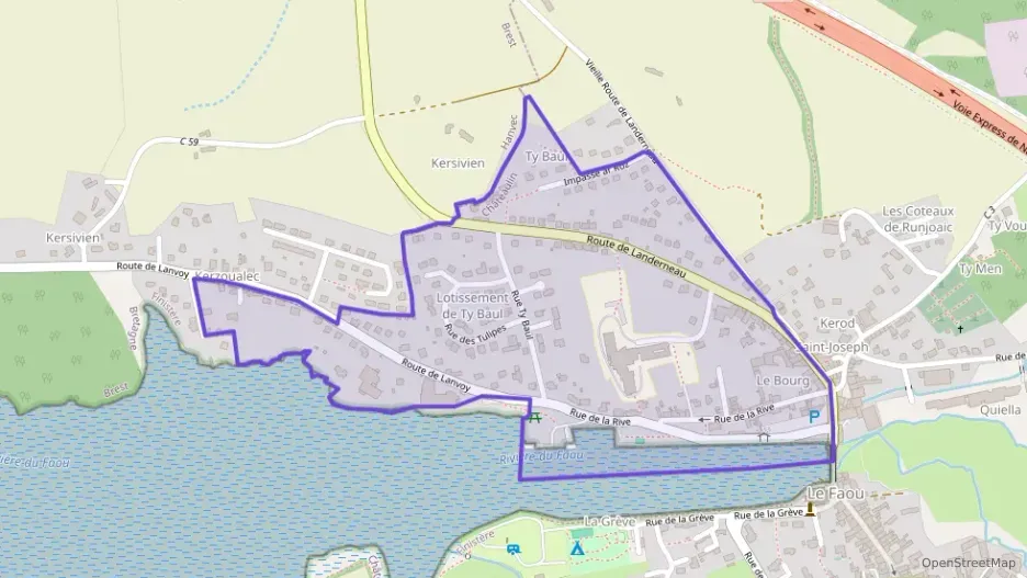 Maison 110 m² quatre pièces à vendre à Le Faou Maison 110 m² quatre pièces à vendre à Le Faou