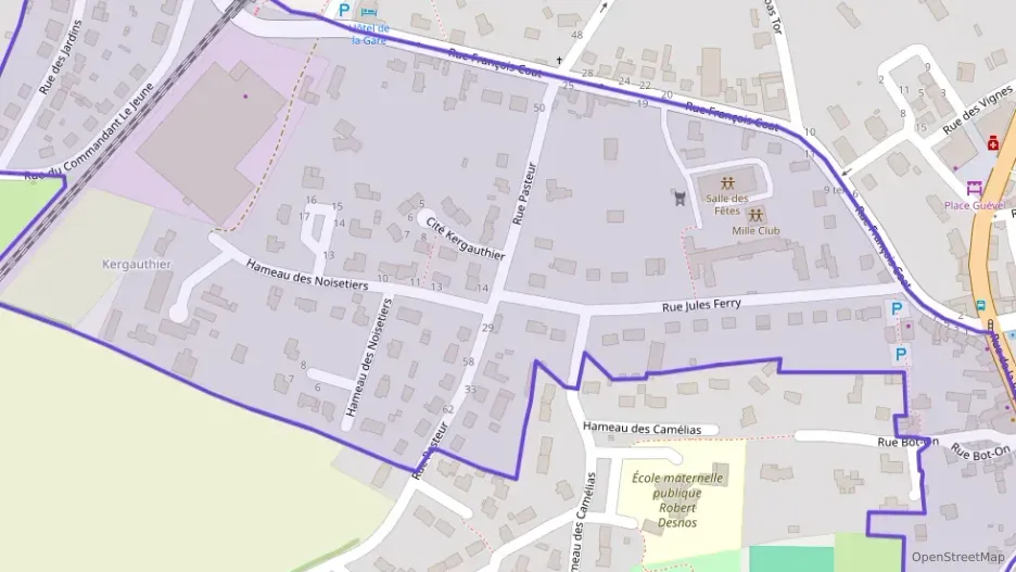 Maison 81 m² quatre pièces à vendre à Pleyber-Christ