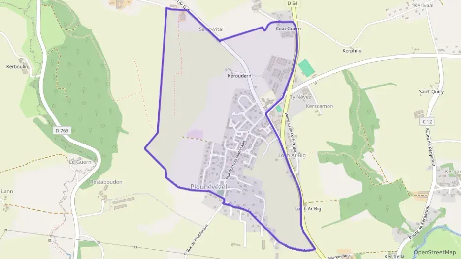 Maison 85 m² quatre pièces à vendre à Plounévézel Maison 85 m² quatre pièces à vendre à Plounévézel