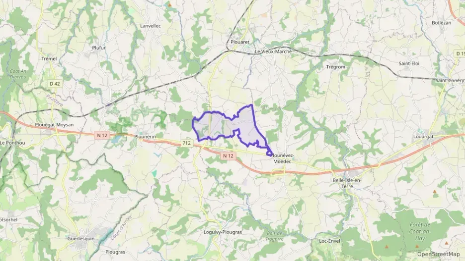 Maison 147 m² trois pièces à vendre à Plounévez-Moëdec Maison 147 m² trois pièces à vendre à Plounévez-Moëdec