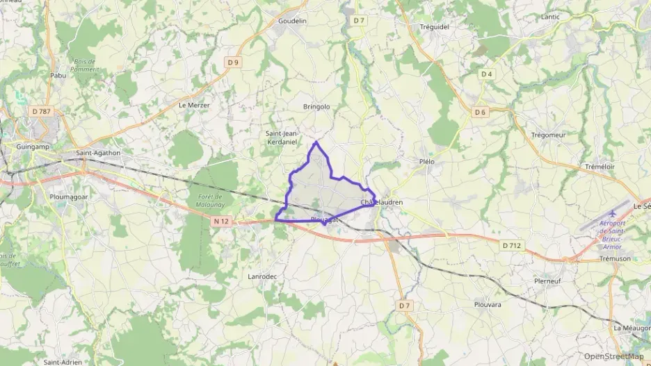 Maison 86 m² quatre pièces à vendre à Châtelaudren-Plouagat Maison 86 m² quatre pièces à vendre à Châtelaudren-Plouagat