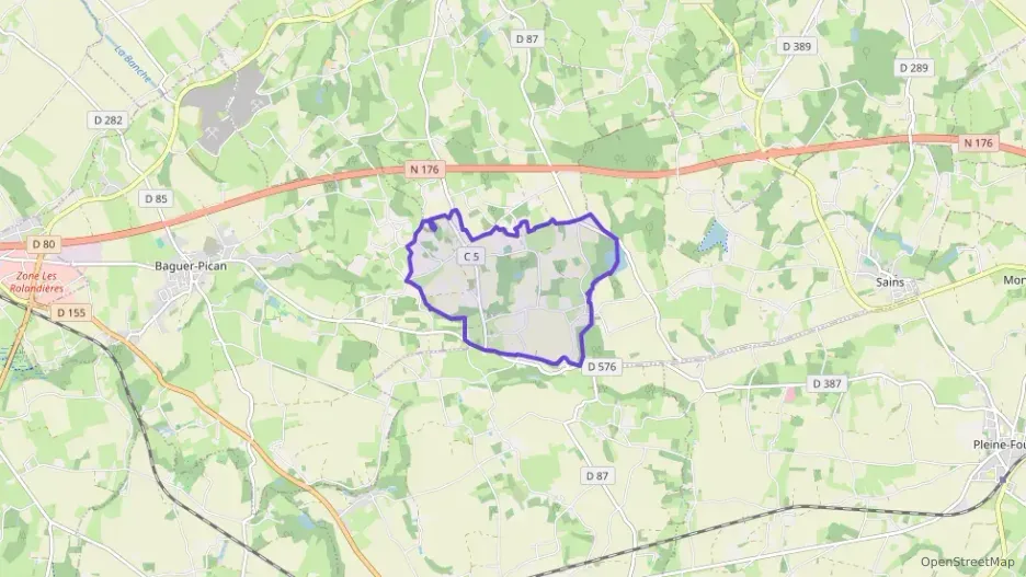 Maison 107 m² quatre pièces à vendre à Saint-Broladre