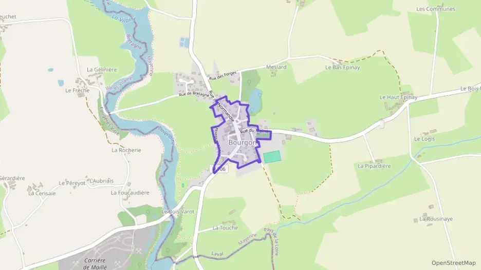Maison 90 m² trois pièces à vendre à Bourgon Maison 90 m² trois pièces à vendre à Bourgon