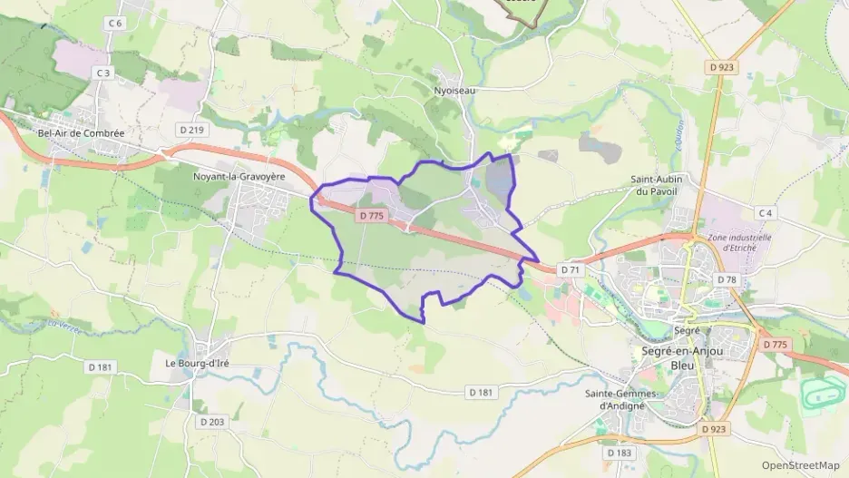 Maison 92 m² cinq pièces à vendre à Segré-en-Anjou Bleu Maison 92 m² cinq pièces à vendre à Segré-en-Anjou Bleu