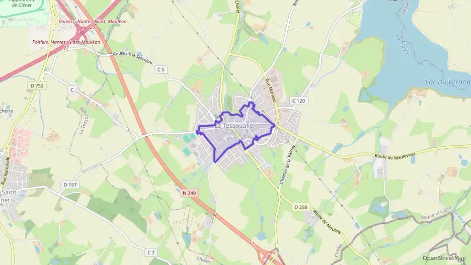 Maison 104 m² cinq pièces à vendre à La Tessoualle Maison 104 m² cinq pièces à vendre à La Tessoualle