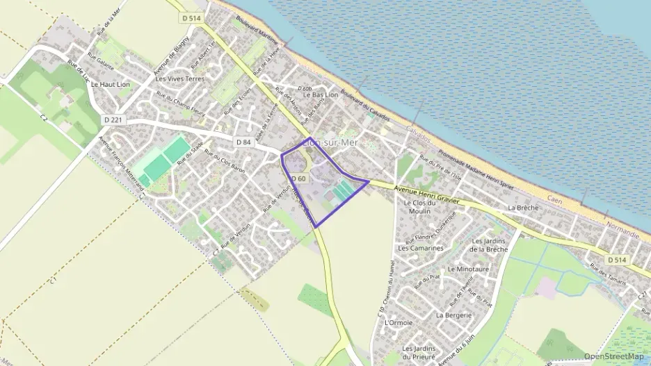 Maison 70 m² cinq pièces à vendre à Lion-sur-Mer Maison 70 m² cinq pièces à vendre à Lion-sur-Mer