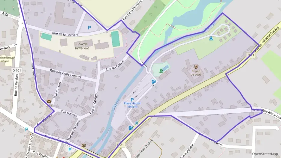 Maison 220 m² cinq pièces à vendre à Loué Maison 220 m² cinq pièces à vendre à Loué