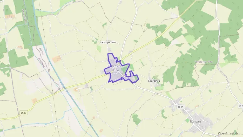 Maison 83 m² quatre pièces à vendre à Curçay-sur-Dive Maison 83 m² quatre pièces à vendre à Curçay-sur-Dive