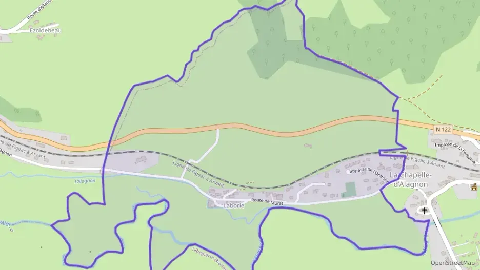 Maison 117 m² cinq pièces à vendre à La Chapelle-d`Alagnon Maison 117 m² cinq pièces à vendre à La Chapelle-d`Alagnon