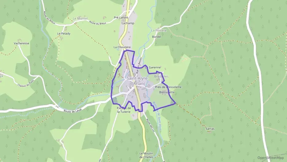 Maison 112 m² cinq pièces à vendre à Saint-Alyre-d`Arlanc Maison 112 m² cinq pièces à vendre à Saint-Alyre-d`Arlanc