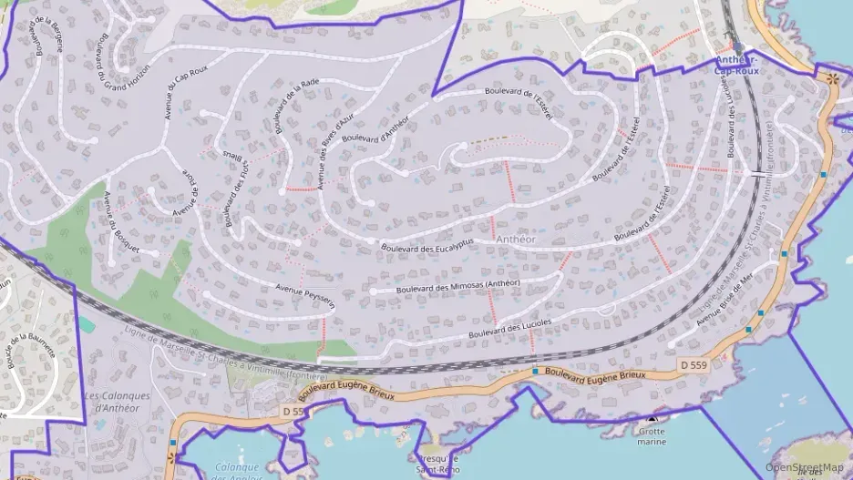 Maison 92 m² quatre pièces à vendre à Saint-Raphaël Maison 92 m² quatre pièces à vendre à Saint-Raphaël