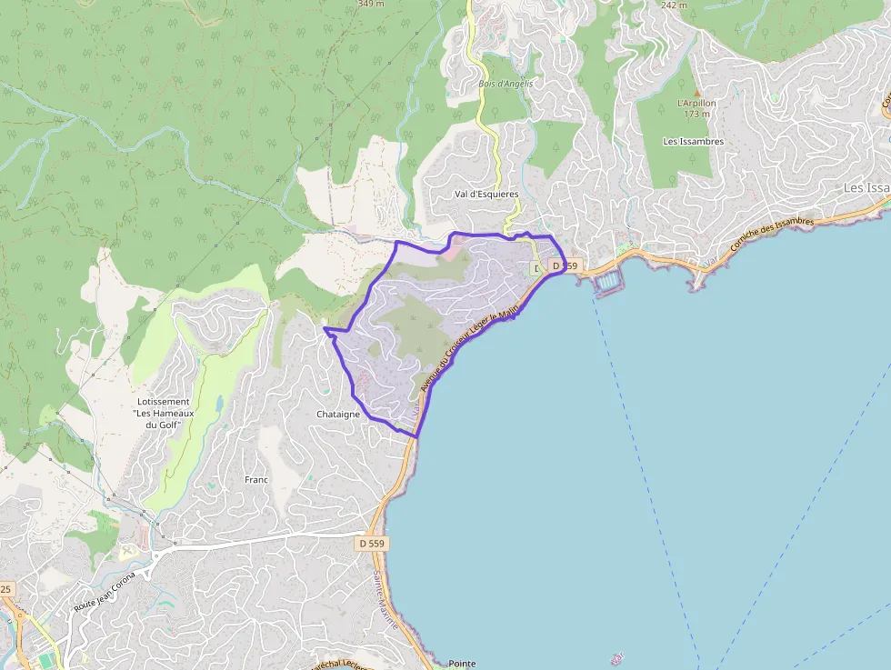 Maison 234 m² cinq pièces à vendre à Sainte-Maxime Maison 234 m² cinq pièces à vendre à Sainte-Maxime