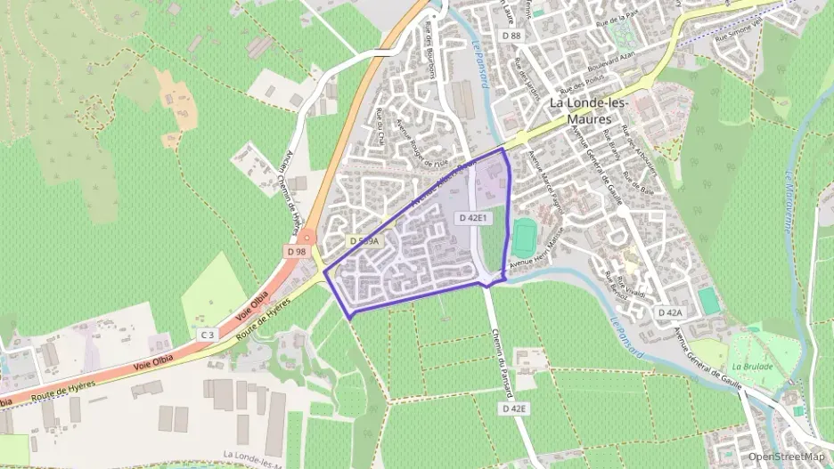 Maison 96 m² quatre pièces à vendre à La Londe-les-Maures Maison 96 m² quatre pièces à vendre à La Londe-les-Maures