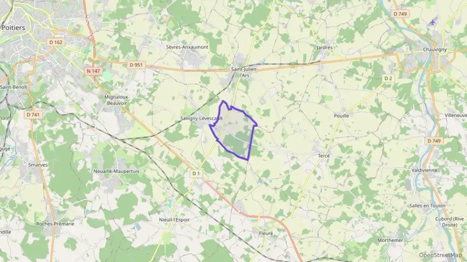 Maison 120 m² quatre pièces à vendre à Savigny-Lévescault