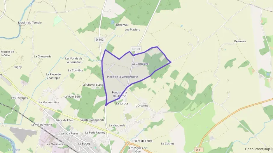 Maison 204 m² cinq pièces à vendre à Descartes Maison 204 m² cinq pièces à vendre à Descartes