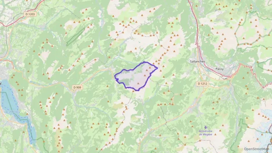 Maison 150 m² cinq pièces à vendre à La Clusaz Maison 150 m² cinq pièces à vendre à La Clusaz