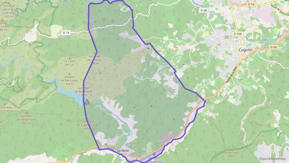 Maison 121 m² cinq pièces à vendre à La Môle Maison 121 m² cinq pièces à vendre à La Môle