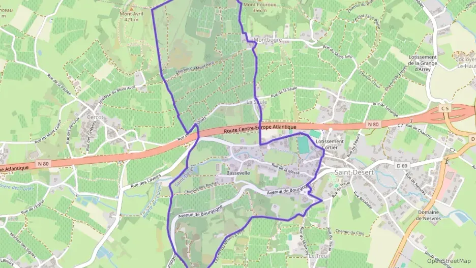 Maison 130 m² trois pièces à vendre à Saint-Désert Maison 130 m² trois pièces à vendre à Saint-Désert