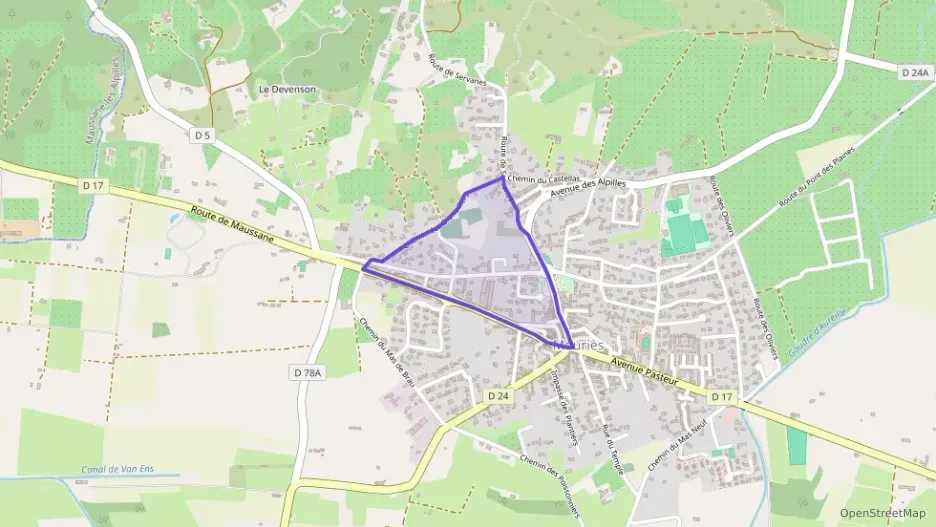 Maison 83 m² sept pièces à vendre à Mouriès Maison 83 m² sept pièces à vendre à Mouriès