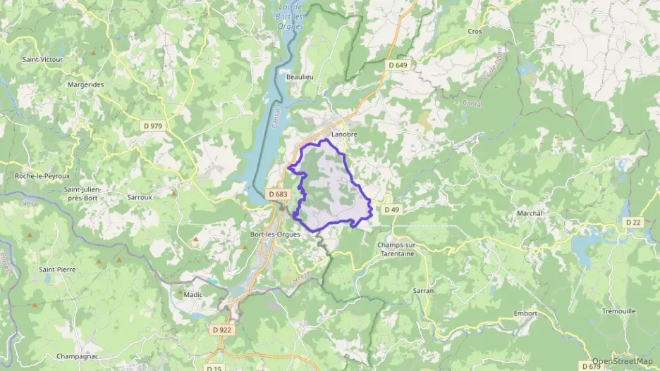 Maison 250 m² cinq pièces à vendre à Lanobre Maison 250 m² cinq pièces à vendre à Lanobre
