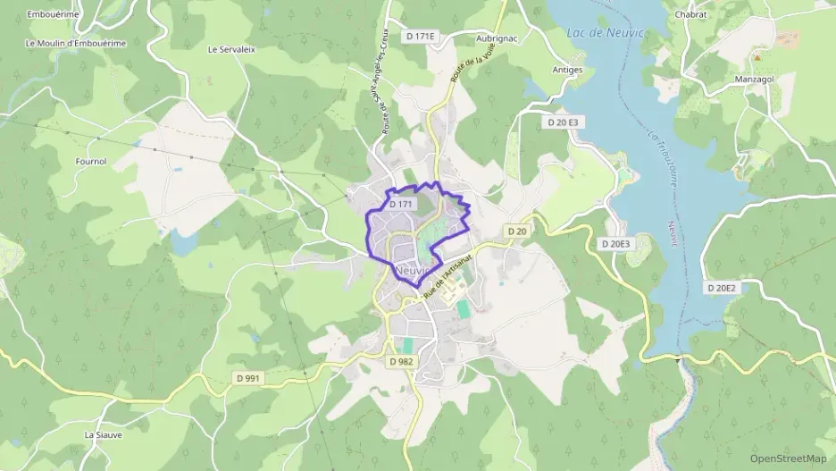 Maison 90 m² cinq pièces à vendre à Neuvic Maison 90 m² cinq pièces à vendre à Neuvic