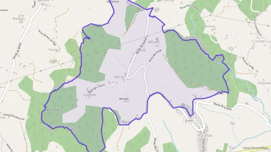 Maison 140 m² quatre pièces à vendre à Astaillac Maison 140 m² quatre pièces à vendre à Astaillac