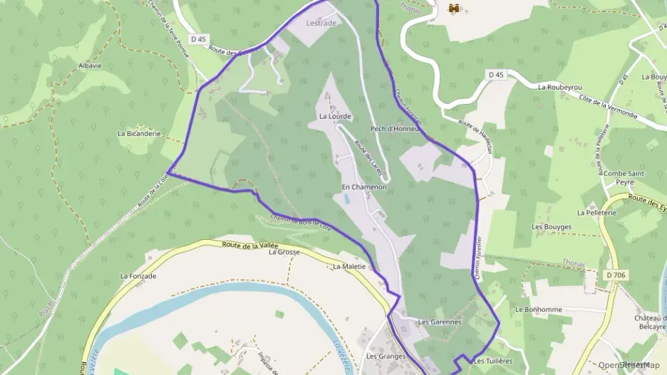 Maison 190 m² six pièces à vendre à Saint-Léon-sur-Vézère Maison 190 m² six pièces à vendre à Saint-Léon-sur-Vézère