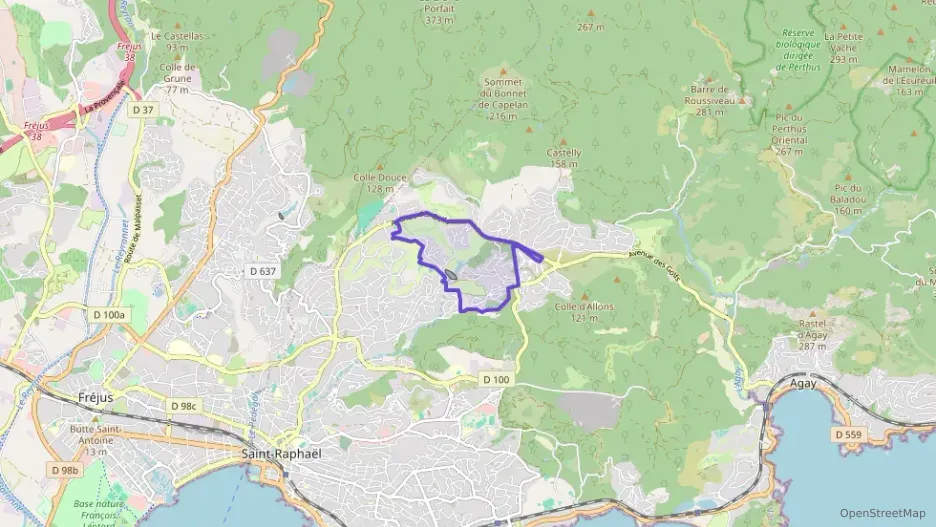 Appartement 106 m² quatre pièces à vendre à Saint-Raphaël Appartement 106 m² quatre pièces à vendre à Saint-Raphaël