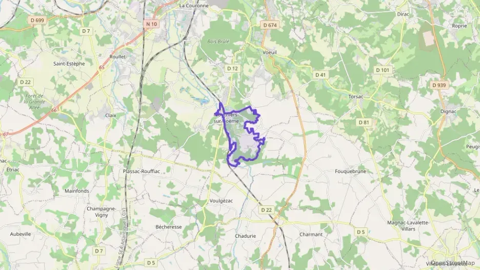 Appartement 100 m² cinq pièces à vendre à Mouthiers-sur-Boëme Appartement 100 m² cinq pièces à vendre à Mouthiers-sur-Boëme