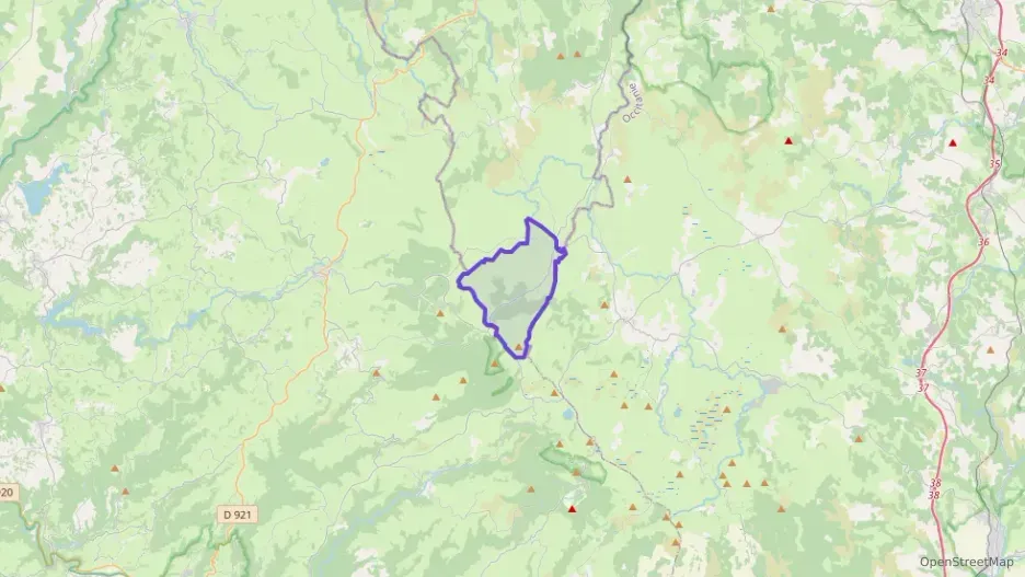 Appartement 84 m² quatre pièces à vendre à Saint-Urcize Appartement 84 m² quatre pièces à vendre à Saint-Urcize