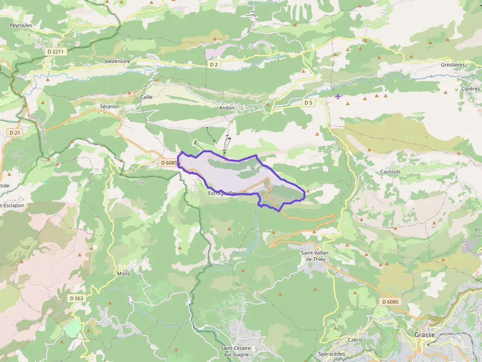 Appartement 70 m² quatre pièces à vendre à Escragnolles Appartement 70 m² quatre pièces à vendre à Escragnolles